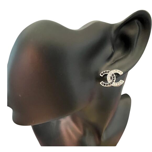 Platinum Plated CHANEL Crystal Black Stud Earrings Autumn 2023 (CHXX018) - Picture 5 of 5